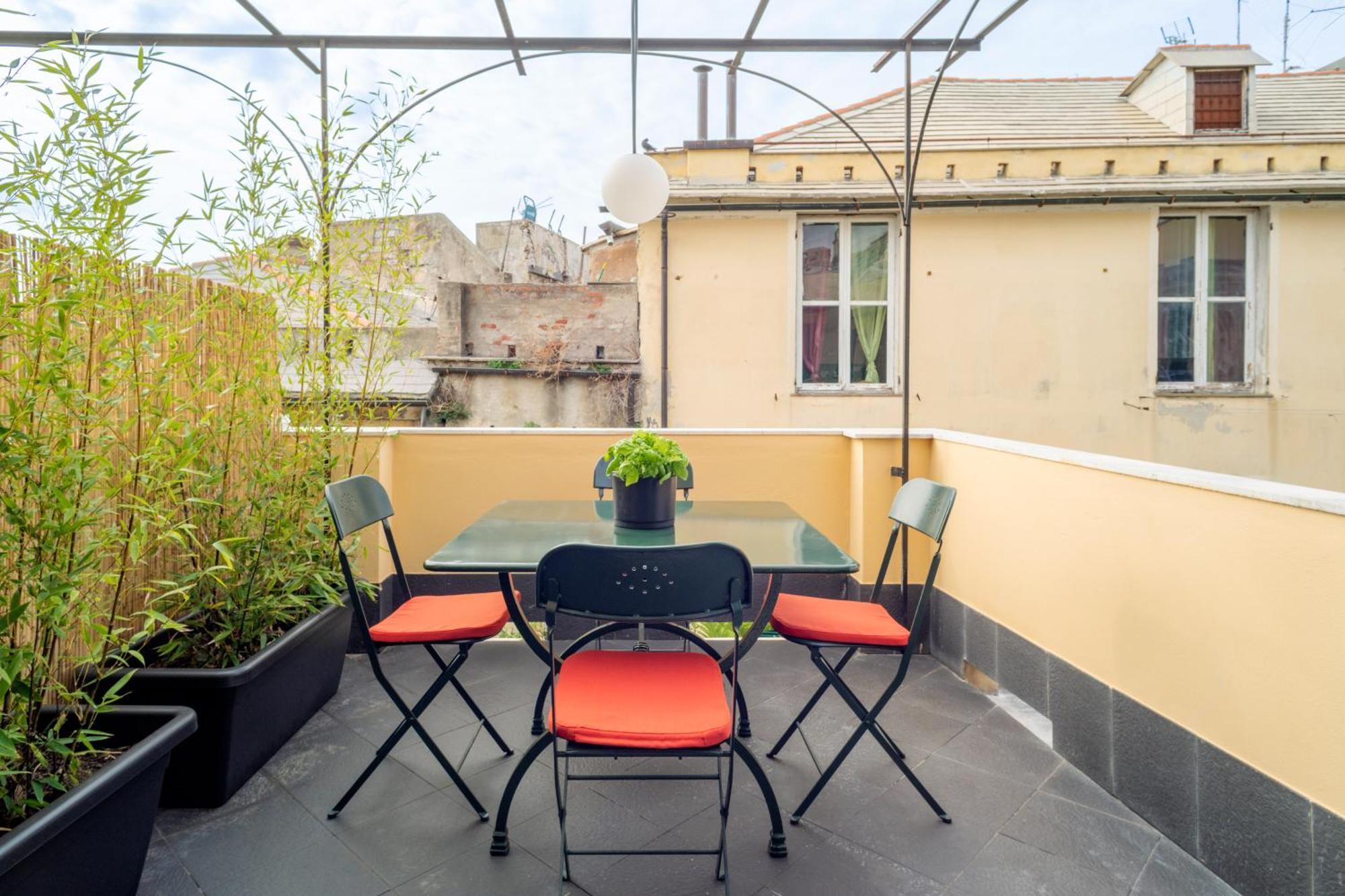 Cosy Apartment With Terrace Генуя Экстерьер фото
